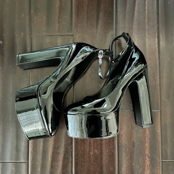 Steve Madden Black Patent Leather Platforms Size 10 - Picture 6 of 11
